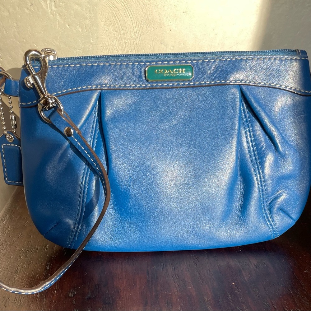 COACH LEATHER WRISTLET